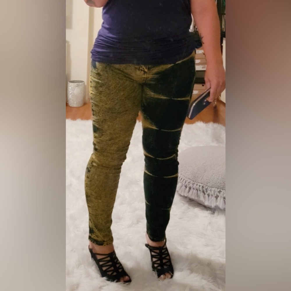 *LIKE NEW* dark blue and yellow jeans 30